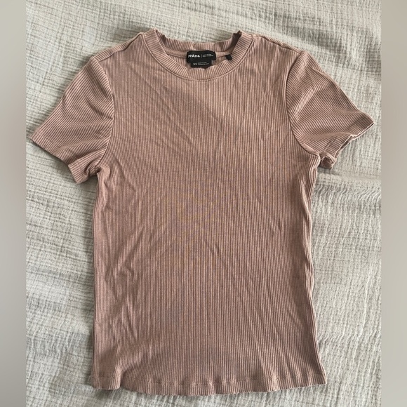 Prana Tops - PrAna pink/mauve baby tee size XS, very stretchy!